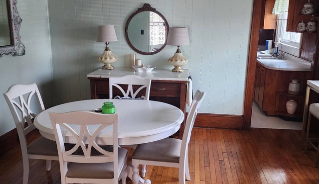 Charming 2-bedroom bungalow with AC, WiFi in pleasant Pineville