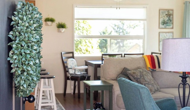 Charming 2-bedroom Bungalow in Bay City with Filtered Tillamook Bay Views