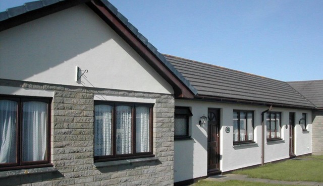 Charming 2-bedroom bungalow on the picturesque Lizard peninsula with AC, WiFi
