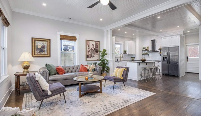 Charming 2-bedroom bungalow in downtown Dickson