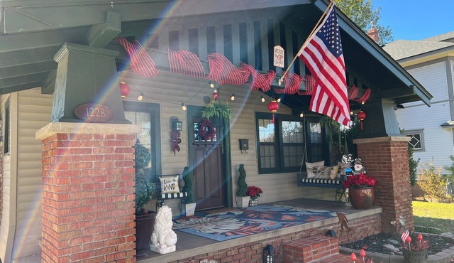 Charming 2-Bedroom Bungalow: Historic Route 66 & Crossroads of America!