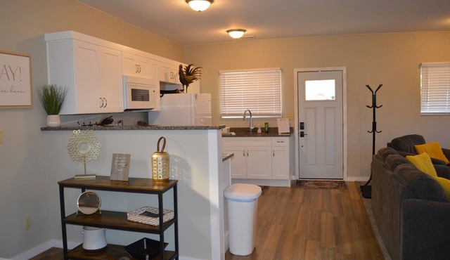 Charming 2-bedroom bungalow in tranquil Sedalia with WiFi lots of upgrades!