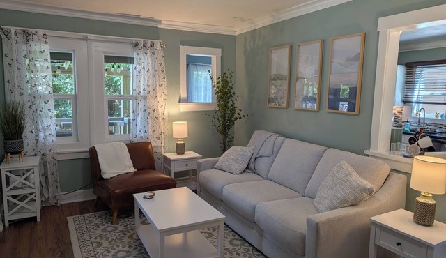 Charming 2-bedroom bungalow steps from Manito Park and just mins from downtown