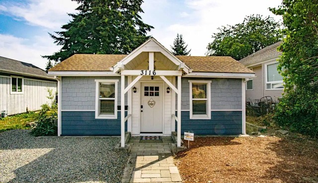Charming 2-bedroom bungalow in Central Tacoma with AC, WiFi