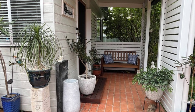 Charming 2-bedroom cottage with AC, WiFi in enchanting Yattalunga.