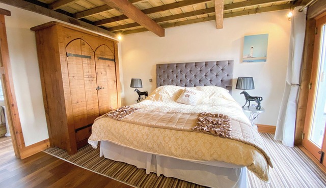 Charming 2-bedroom cottage in the countryside Birmingham with hot tub, sauna