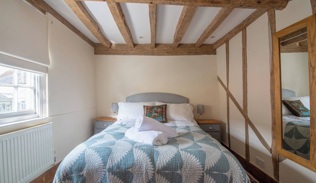 Charming 2-bedroom cottage in beautiful English village