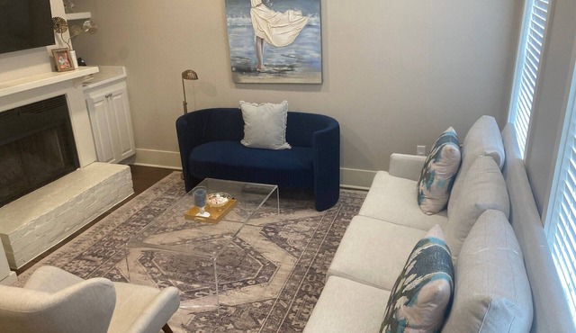Charming 2-bedroom condo with WiFi, AC in cool Baton Rouge