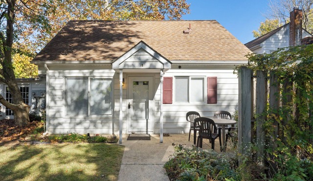 Charming 2-bedroom Cap Cod style cottage