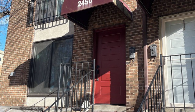 Charming 2-bedroom condo with WiFi, AC, <10 min from downtown Cincinnati