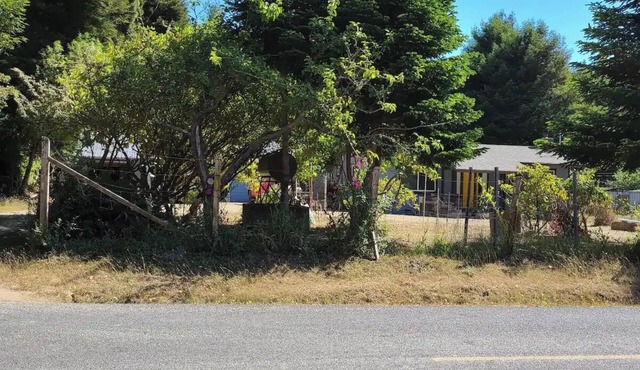 Charming 2-bedroom cottage in lovely Fort Bragg with WiFi