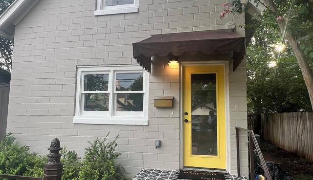 Charming 2-bedroom cottage on the Square in Georgetown