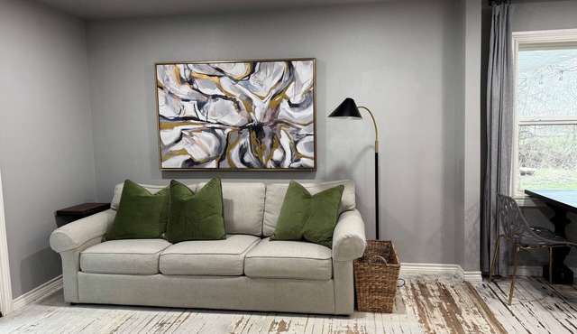 Charming 2-bedroom cottage in lovely Georgetown TX