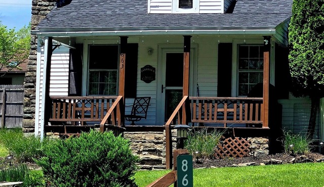 Charming 2-bedroom cottage with AC, WiFi in serene Lake wallenpaupackview access