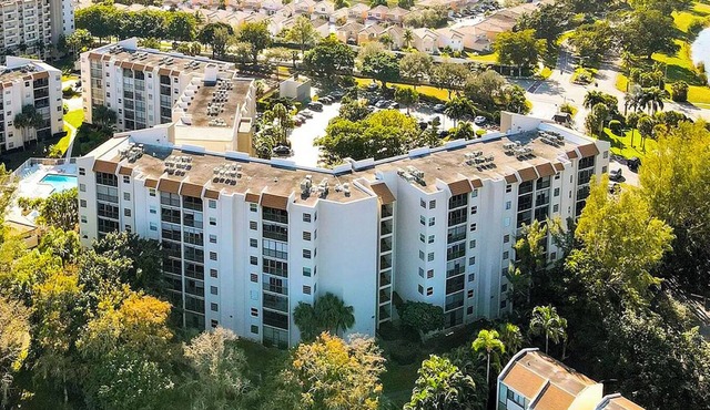 Charming 2-bedroom condo with AC, fitness, jacuzzi swimming pool.