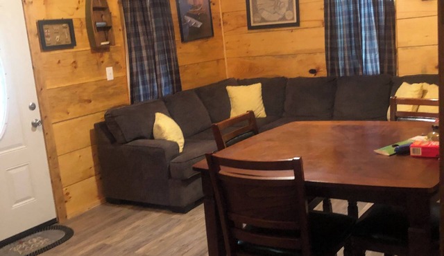 Charming 2-bedroom cottage in amazing Morristown with AC, WiFi