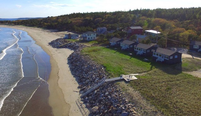 Charming 2-bedroom cottage on serene Popham Beach.