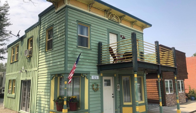 Charming 2-bedroom cottage in lovely Reed Point with WiFi, AC