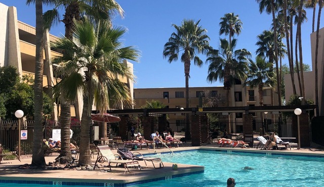 Charming 2-bedroom condo with AC, fantastic pool in vibrant Old Town Scottsdale