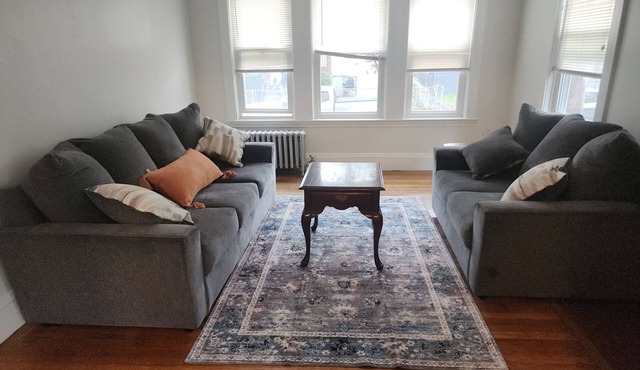 Charming 2-bedroom condo with WiFi, AC in pleasant Somerville