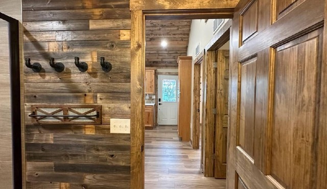 Charming 2-bedroom cottage in Twin Lakes with Lake Access & Boat Rentals