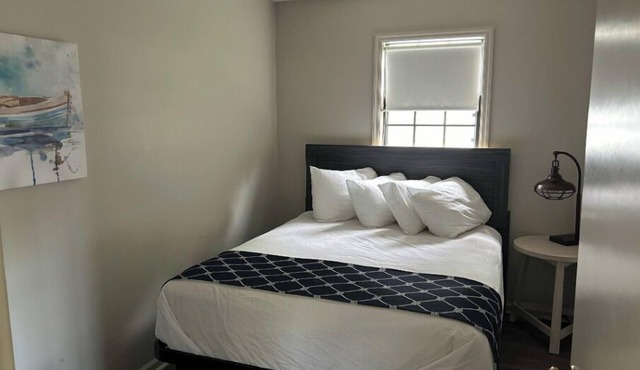 Charming 2-bedroom cabin with WiFi, AC in Winchester