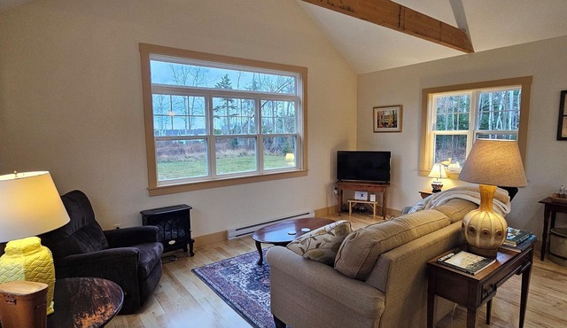 Charming 2-bedroom cottage with AC, WiFi in lovely Georgetown