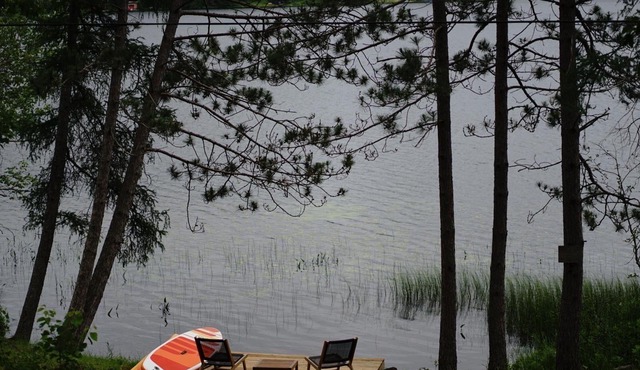 Charming 2-bedroom cabin in delightful Huntsville with WiFi, AC