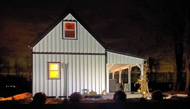 Charming 2-bedroom cabin minutes from Sacandaga Lake and Saratoga Springs