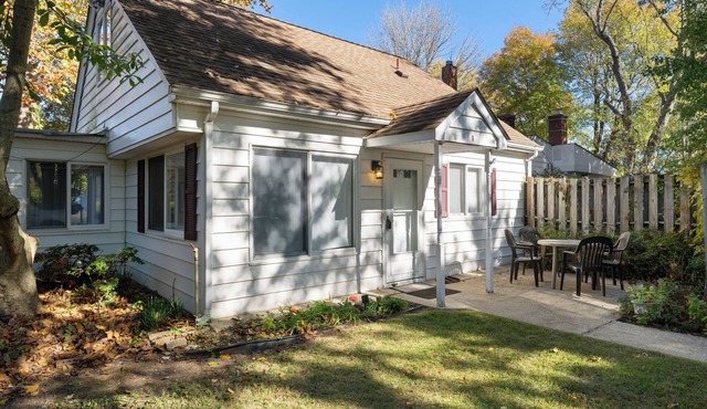 Charming 2-bedroom Cap Cod style cottage