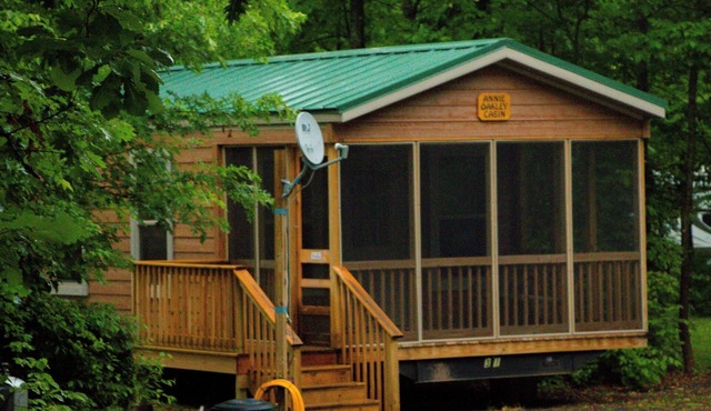 Charming 2 bedroom cabin at a resort near Hinckley, located near the WI border