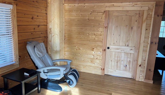 Charming 2-bedroom cabin in Woodlawn/Galax VA with modern features