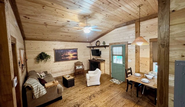 Charming 2-bedroom cabin in beautiful mountains of Pickens, SC.