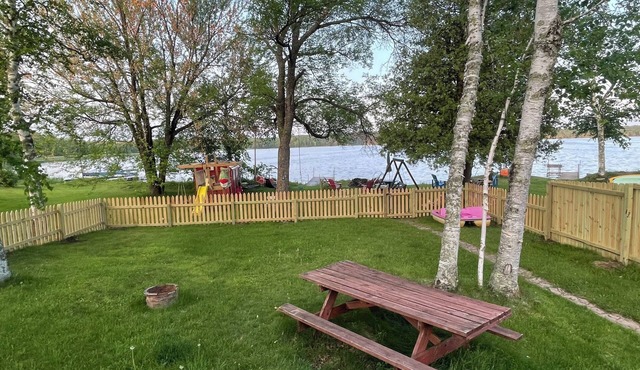 Charming 2-bedroom cabin in Saginaw with AC