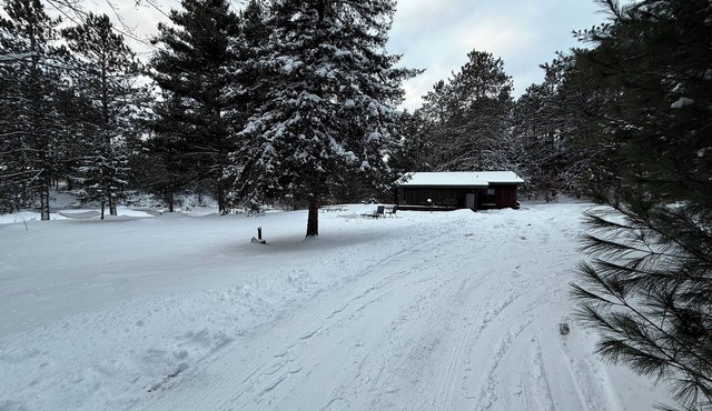 Charming 2-bedroom cabin with WiFi, AC near ATV routes, & Rock Dam Lake.