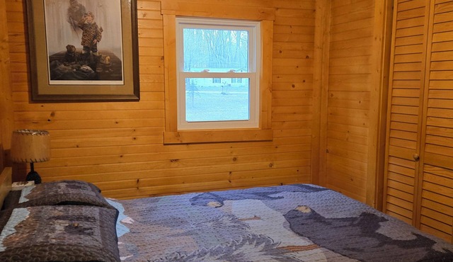 Charming 2-bedroom cabin in Winamac WiFi, AC, Fully remodeled in 2024-2025