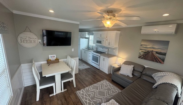 Charming 2-bedroom cabin at Sun Retreats Silver Lake campground.