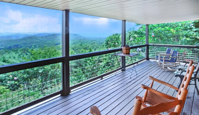 Charming 2-bedroom cabin in fabulous Murphy, NCnNext Chapter's Retreat