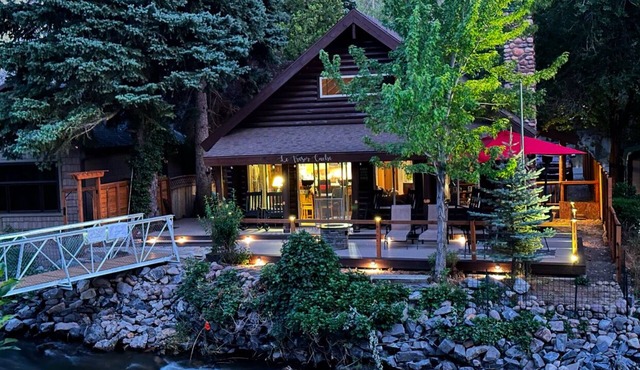 Charming 2-bedroom cabin on the Provo River