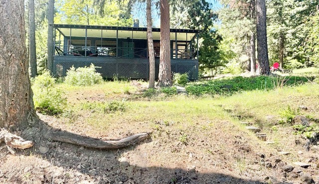 Charming 2-bedroom cabin with lake views offering a quiet, lake-side retreat.