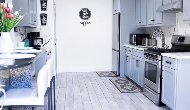 Charming 2-Bedroom Casita Near Memorial City Mall – Great Location!