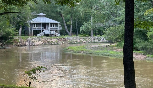 Charming 2-bedroom chalet with AC and WiFi in Caledonia