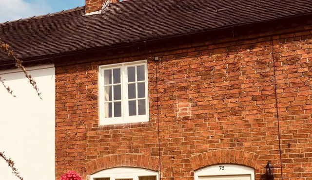 Charming 2 Bedroom Character Cottage - sleeps 4 people