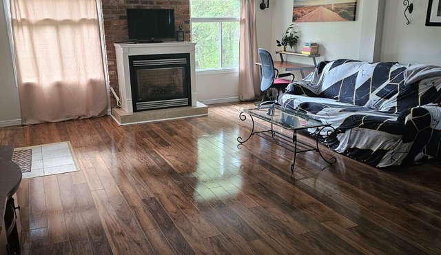 Charming 2-bedroom cottage in Bancroft with AC, WiFi. Enjoy your stay