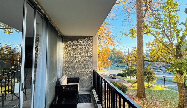 Charming 2-bedroom condo with WiFi, AC in peaceful Annandale