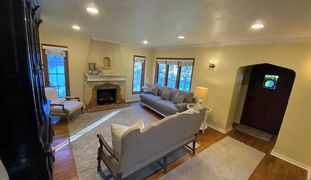 Charming 2-bedroom cottage in Bountiful with WiFi and AC