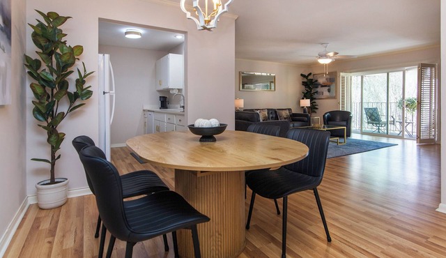 Charming 2-bedroom condo in Midtown Charlotte, in Myers Park