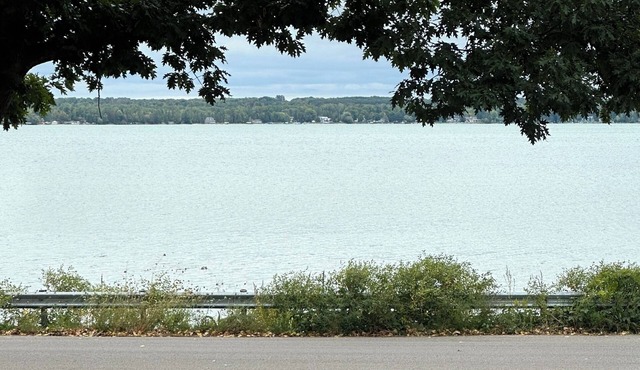 Charming 2-bedroom cottage in marvelous Cheboygan with WiFi, AC