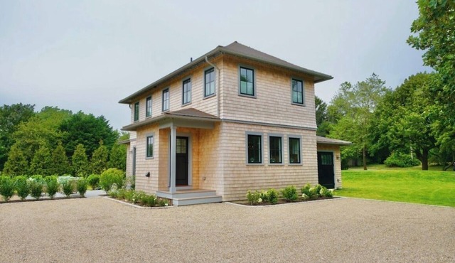 Charming 2-bedroom cottage steps away from Downtown Edgartown and Beaches.