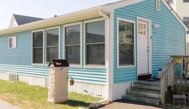 Charming 2-bedroom cottage with AC, WiFi, DE fields, restaurants, boats, beach